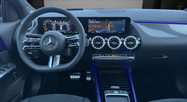 MERCEDES-BENZ GLA 200 7G-DCT