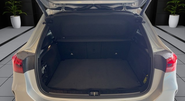 MERCEDES-BENZ GLA 200 7G-DCT