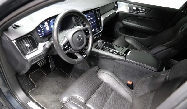 VOLVO V60 T6 eAWD R-Design