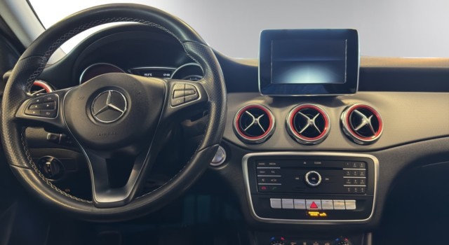MERCEDES-BENZ GLA 200 Night Star