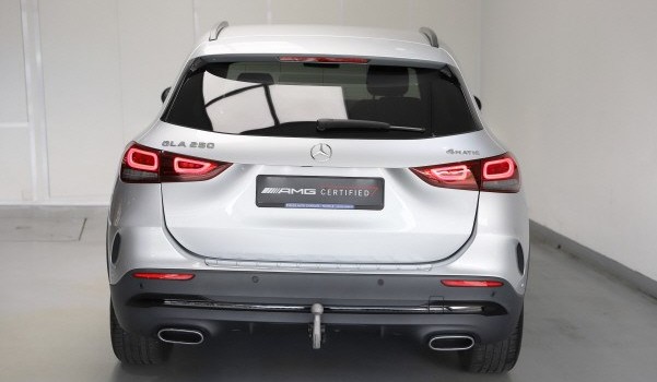 MERCEDES-BENZ GLA 250 AMG Line 4Matic