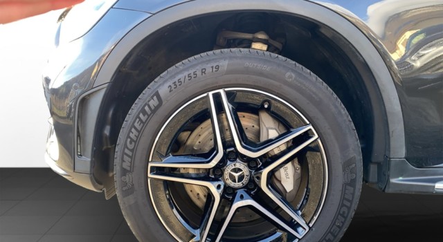 MERCEDES-BENZ GLC 300 e AMG Line 4Matic