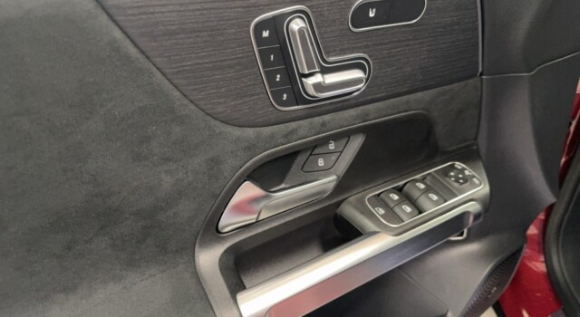 MERCEDES-BENZ GLB 250