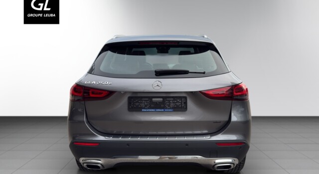 MERCEDES-BENZ GLA 250 e Progressive 8G-DCT