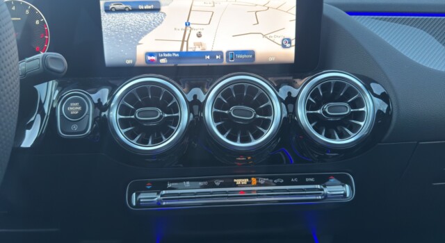 MERCEDES-BENZ GLA 200 7G-DCT