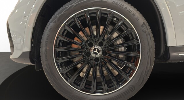 MERCEDES-BENZ GLC 300 e 4M 9G-Tronic