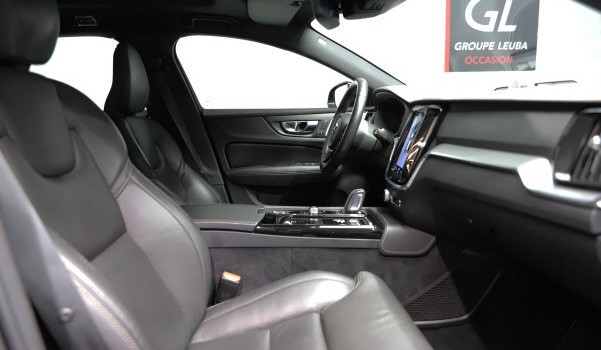 VOLVO V60 T6 eAWD R-Design