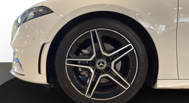 MERCEDES-BENZ A 180 Night Star AMG Line