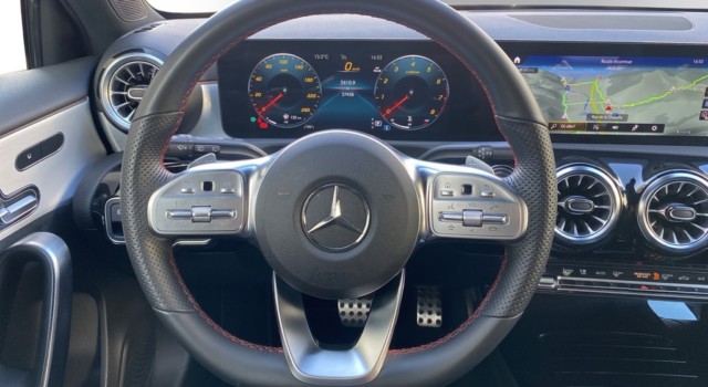 MERCEDES-BENZ A 180 Night Star AMG Line