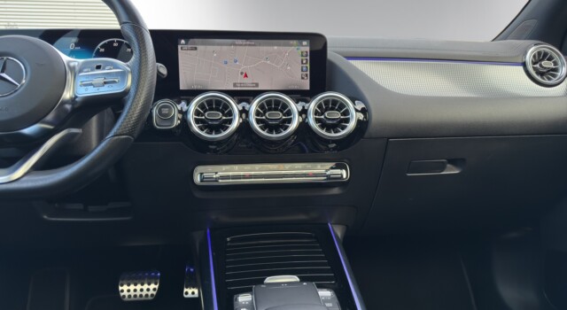 MERCEDES-BENZ EQA 350 AMG Line 4Matic