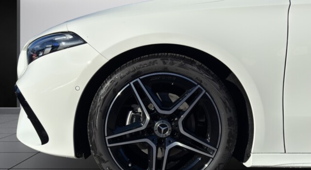 MERCEDES-BENZ A 200 Night Star 7G-DCT