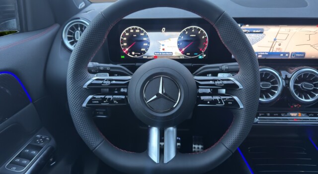 MERCEDES-BENZ GLA 200 7G-DCT