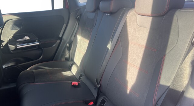 MERCEDES-BENZ GLA 200 Night Star 7G-DCT