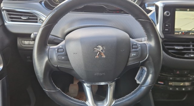 PEUGEOT 2008 1.2 PureTech Allure