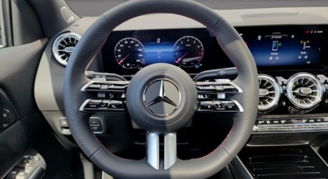 MERCEDES-BENZ GLA 250 4Matic 8G-DCT Swiss Star