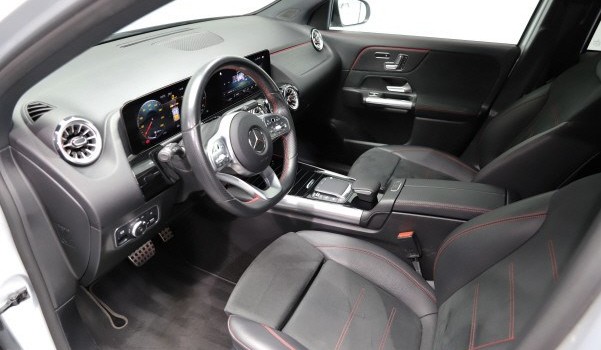 MERCEDES-BENZ GLA 250 AMG Line 4Matic