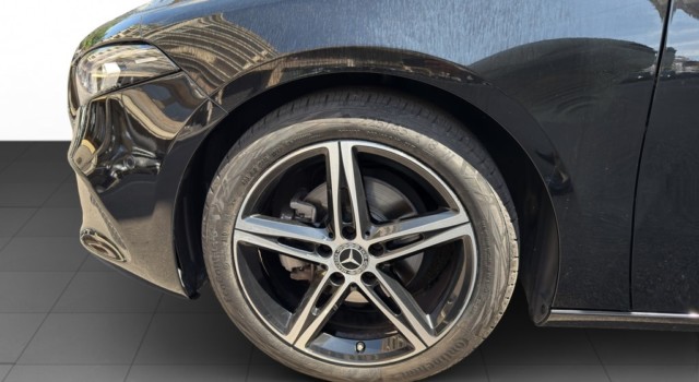 MERCEDES-BENZ A 180 Night Star AMG Line 7G-DCT