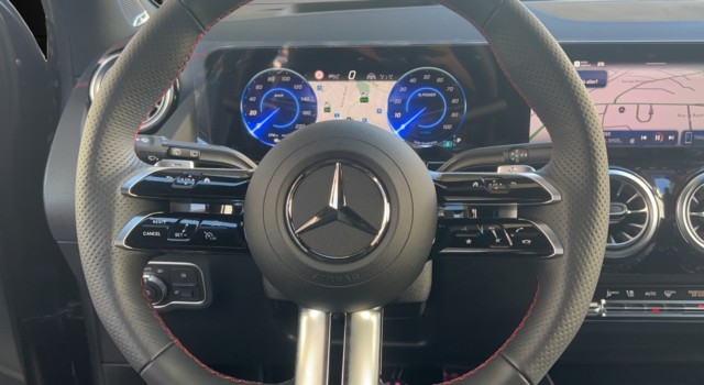 MERCEDES-BENZ EQA 300 66,5kWh 4Matic Swiss Star