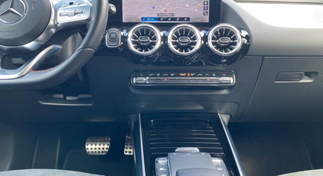 MERCEDES-BENZ EQA 350 AMG Line 4Matic