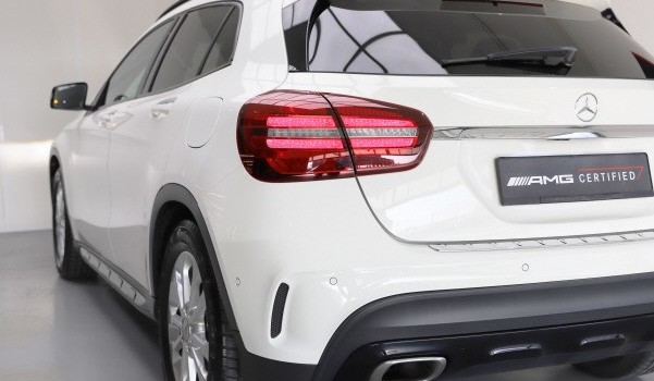 MERCEDES-BENZ GLA 250 AMG Line 4Matic