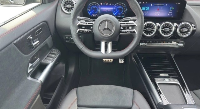 MERCEDES-BENZ EQA 350 66,5 kWh 4Matic Swiss Star