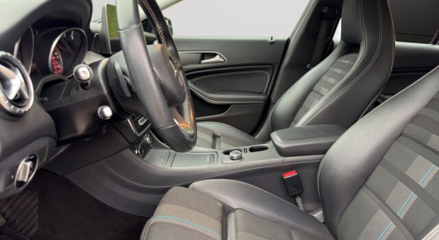 MERCEDES-BENZ CLA 220 Urban 4Matic
