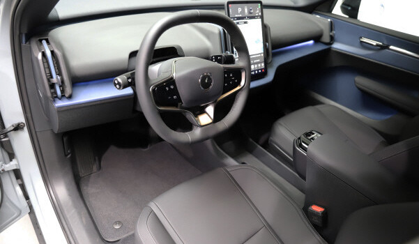 VOLVO EX 30 EX30 E60 69kWh Ext RaPlus