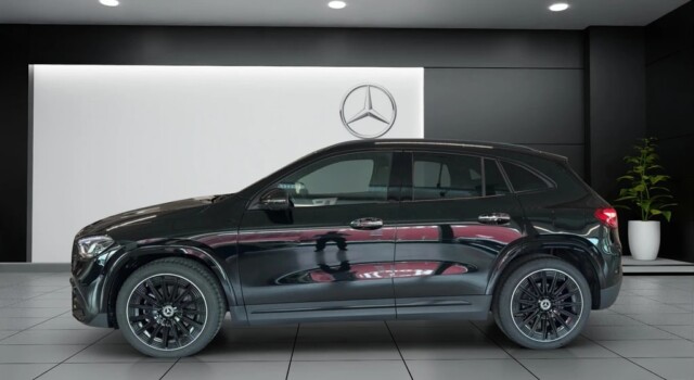 MERCEDES-BENZ GLA 200 7G-DCT