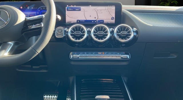 MERCEDES-BENZ EQA 350 66,5 kWh 4Matic Excellence