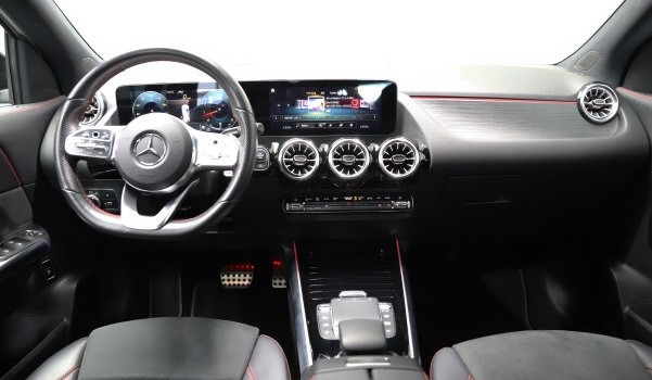 MERCEDES-BENZ GLA 250 AMG Line 4Matic