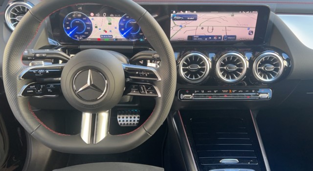 MERCEDES-BENZ EQA 300 66,5kWh 4Matic Swiss Star