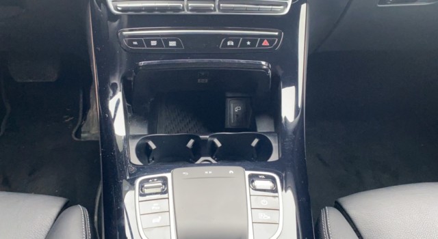 MERCEDES-BENZ EQC 400 AMG Line 4Matic
