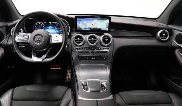 MERCEDES-BENZ GLC 300 e AMG Line 4Matic