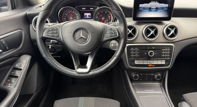 MERCEDES-BENZ CLA 220 Urban 4Matic