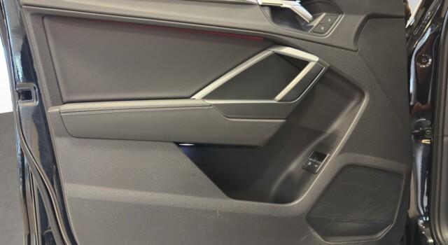 AUDI Q3 45 TFSI e S line Attraction S-tronic