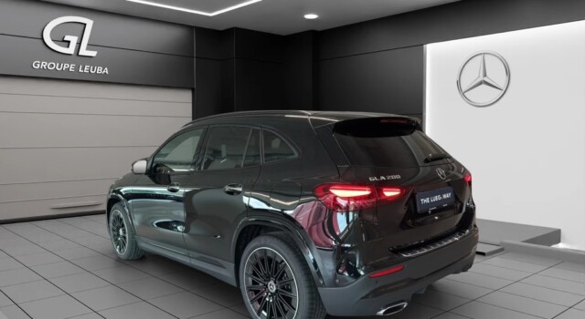 MERCEDES-BENZ GLA 200 7G-DCT