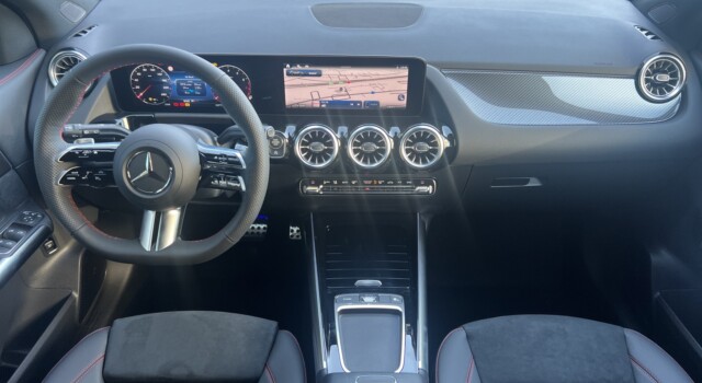 MERCEDES-BENZ GLA 200 Night Star 7G-DCT