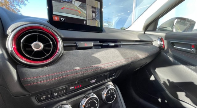 MAZDA 2 SKYACTIV-G 90 Homura Aka Automat