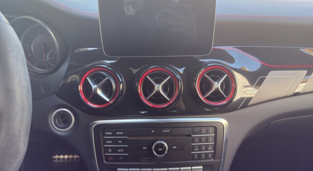 MERCEDES-BENZ CLA 45 AMG 4Matic Speedshift