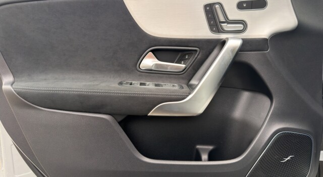 MERCEDES-BENZ A 220 4Matic 8G-DCT