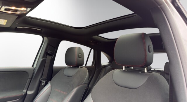 MERCEDES-BENZ EQA 300 AMG Line 4Matic