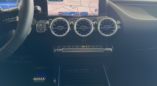 MERCEDES-BENZ GLA 200 7G-DCT