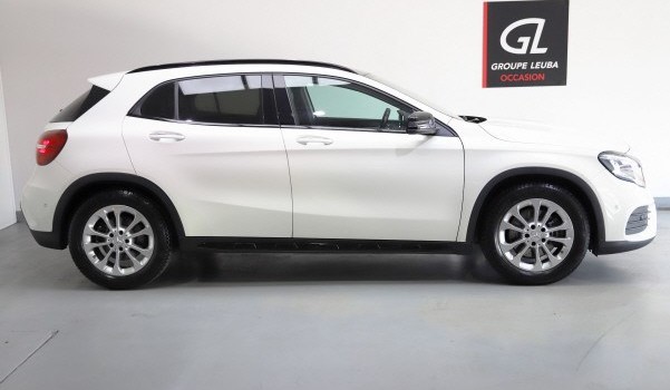 MERCEDES-BENZ GLA 250 AMG Line 4Matic