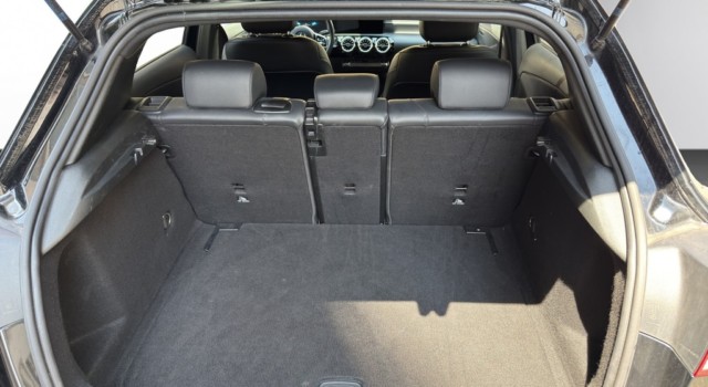 MERCEDES-BENZ A 180 Night Star AMG Line 7G-DCT