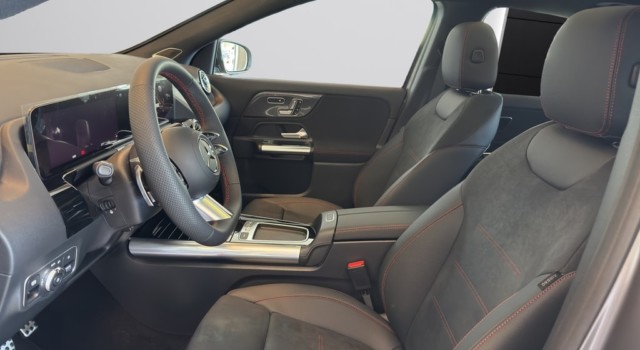 MERCEDES-BENZ GLA 250 4Matic 8G-DCT Swiss Star