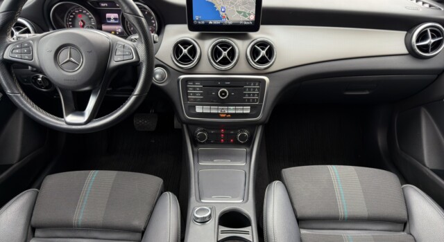 MERCEDES-BENZ CLA 220 Urban 4Matic