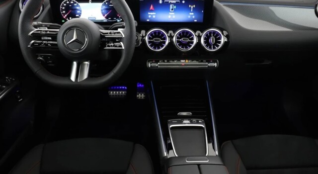 MERCEDES-BENZ GLA 200 7G-DCT