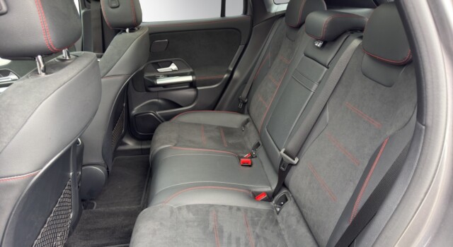 MERCEDES-BENZ EQA 300 AMG Line 4Matic