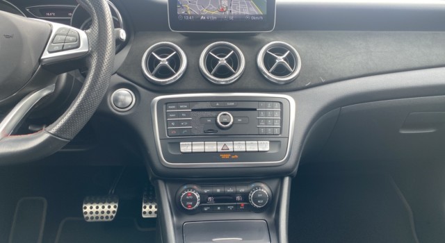 MERCEDES-BENZ CLA 200 AMG Line