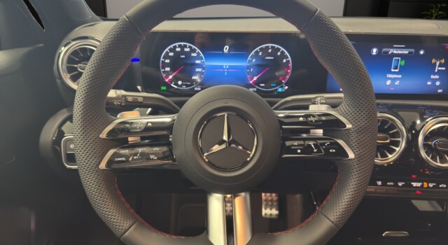 MERCEDES-BENZ A 200 Night Star 7G-DCT